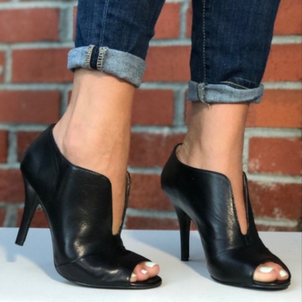 NINE WEST Back ARTISSA Peep Toe Booties Heels 7.5